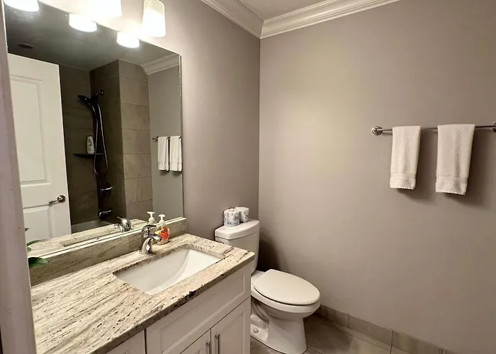 Private Balcony 1 Garage Parking Sleeps 6 *